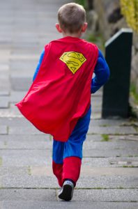 Vestirci da Superman può portare allo scoperto il Piccolo Eroe che è in ognuno di noi