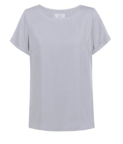 Blusa regular fit a maniche corte con risvolto. Scollo tondo. Colore: Grigio