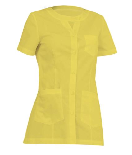 Casacca manica corta con due tasche frontali e taschino sul petto sinistro. Chiusura con bottoni. Colore: Giallo