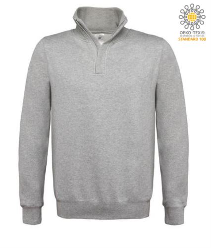 Felpa con collo alto, fondo e polsini a coste 1x1 in elastane. Zip corta tono su tono coperta da aletta esterna ed interna.