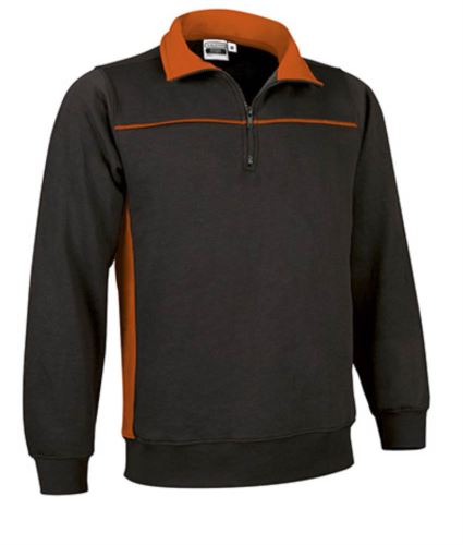 Felpa con mezza zip e disegno bicolore. Interno felpato e collo alto. Vita e polsini a costine elasticizzate.