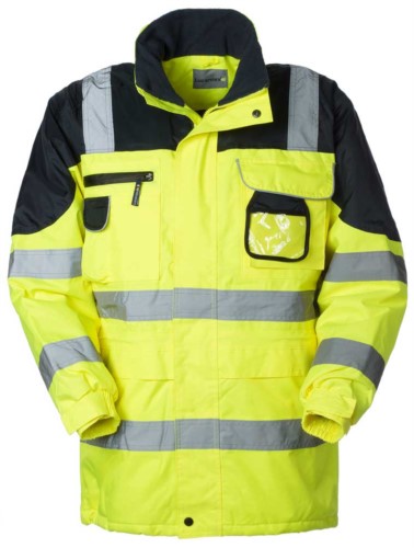 Giaccone alta visibilità, chiusura con zip e bottoni coperti, porta badge, cappuccio a scomparsa, doppia banda su maniche, girovita, verticale e posteriore, certificata EN 343, EN 20471. Colore Giallo