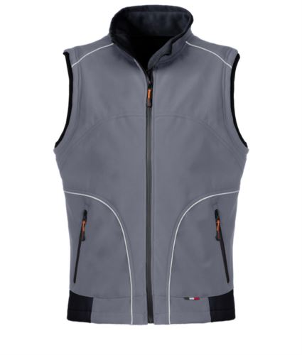 Gilet da lavoro in softshell colore grigio, con inserti rinfrangenti. Tessuto in Poliestere.