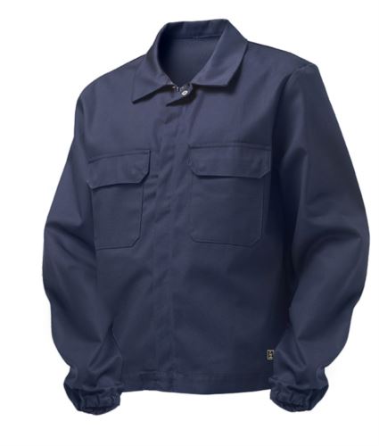 Giubbino trivalente multi pro, chiusura con cerniera coperta e bottoni, polsini con elastico, due tasche sul petto, certificata EN 11611, EN 1149-5, EN 13034, CEI EN 61482-1-2: 2008, EN 11612: 2009, colore blu navy