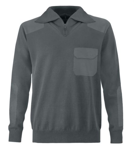 Maglione uomo collo alto, zip corta, toppe spalle e gomiti, taschino con patella, tessuto 100% acrilico, colore grigio