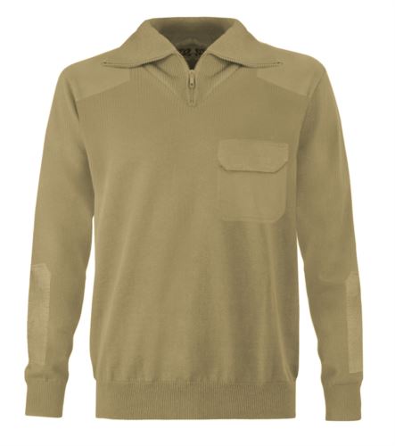 Maglione uomo collo alto, zip corta, toppe spalle e gomiti, taschino con patella, tessuto 100% acrilico, colore cammello