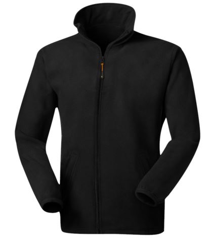 Micropile antipilling zip lunga. Zip lunga antiacqua. Collo alto. Due tasche coperte con zip antiacqua. Tessuto elasticizzato ai polsi. Colore: Nero