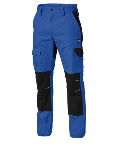 Pantalone da lavoro multitasche con vita elasticizzata, tasche davanti, tasconi laterali chiusi con pattina e bottoni a pressione, predisposizione per porta badge staccabile su tascone destro, tasca sul dietro destro chiusa con pattina e bottoni a pressione, porta martello sul dietro destro, tasca porta metro sul dietro destro, tessuto doppio su zona ginocchia, travette colorate in contrasto e dettagli reflex. Colore: Azzurro Royal