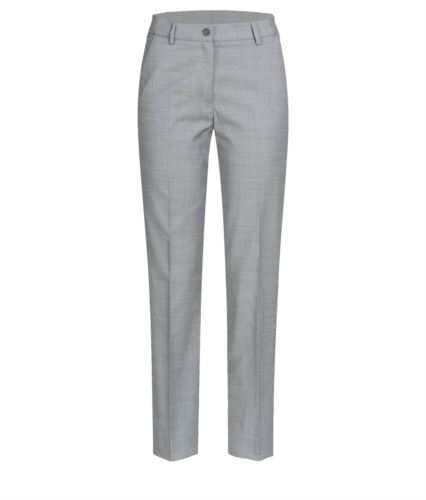 Pantalone donna vestibilità slim, mezzo foderato. Vita alta, taglio a sigaretta, lunghezza alla caviglia. Due tasche laterali, due finte tasche a filetto sui fianchi. Colore: Grigio