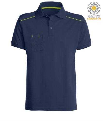 Polo a maniche corte con piping fluo sulle spalle e sulla schiena, taschino sul petto. Colore: Blu Navy