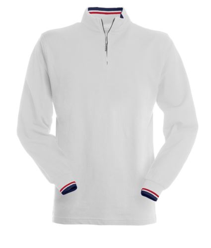 Polo manica lunga, con chiusura mezza zip, profilo colorato su interno colletto e bordo maniche. Colore bianco