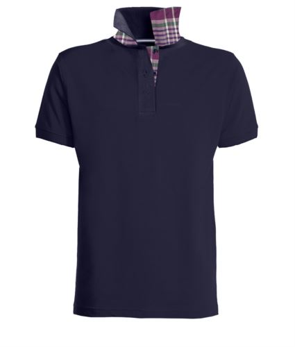 Polo manica corta, con dettaglio scozzese nell'interno collo e nel fessino, colore blu navy