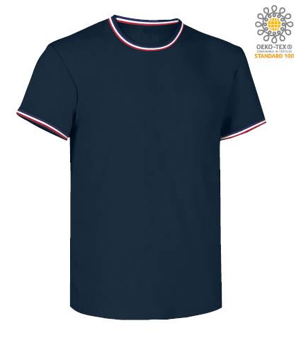 T-shirt maniche corte girocollo. Colletto in rib misto Spandex da 2.3 cm con cucitura ribattuta sul davanti, nastro di rinforzo da spalla a spalla. Cuciture stretch, cucita lateralmente. colore Blu Navy/Francia